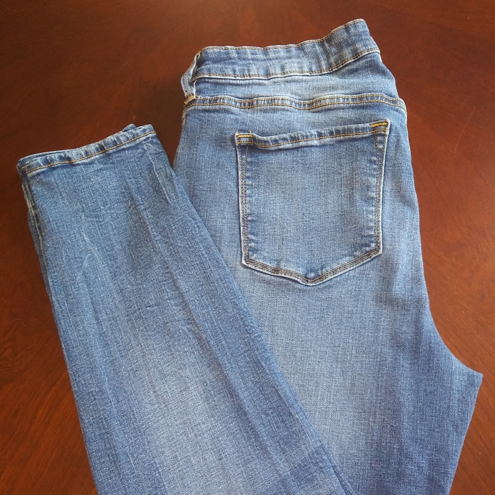 OLD NAVY ROCKSTAR JEANS